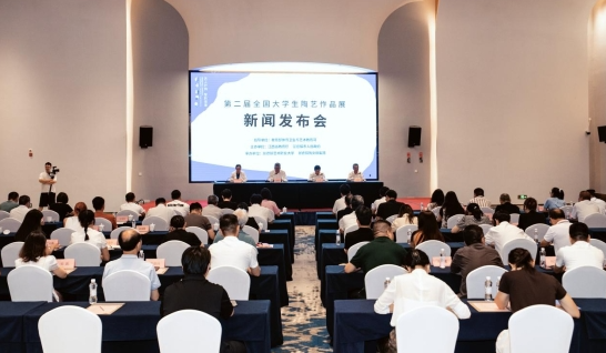 大学生陶瓷艺术.png