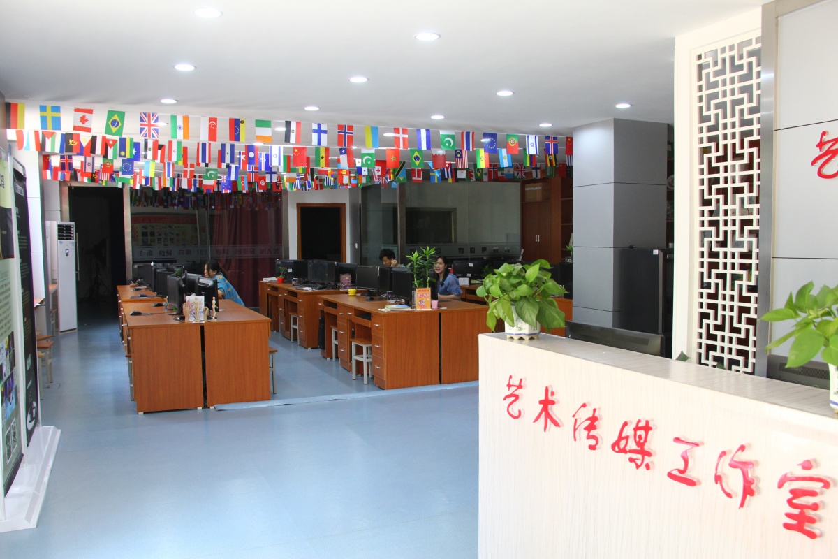 11.艺术传媒工作室2.JPG